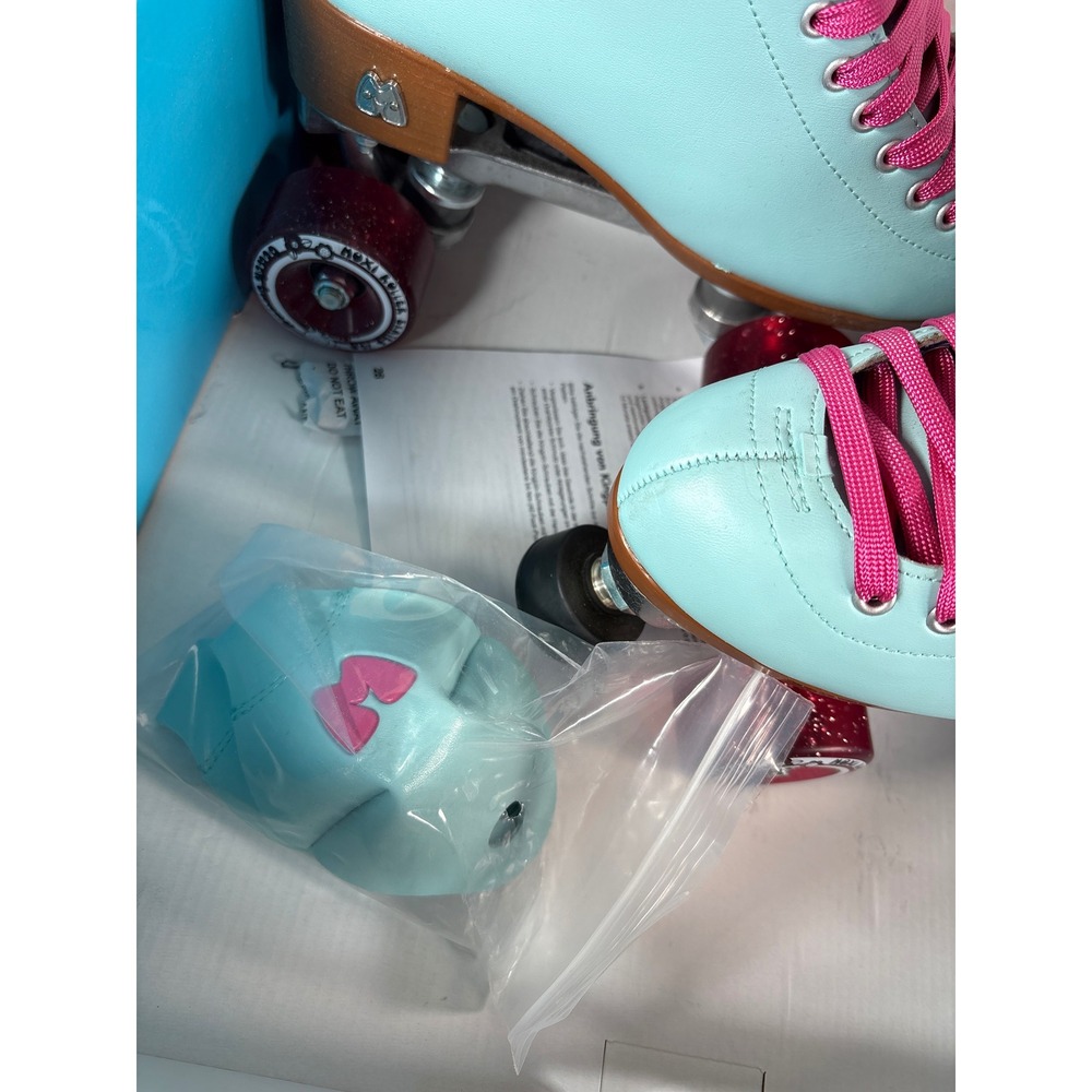 Moxi Skates Beach Bunny Blue Sky Roller Skates Women Size 7 New in Box - Picture 4 of 5